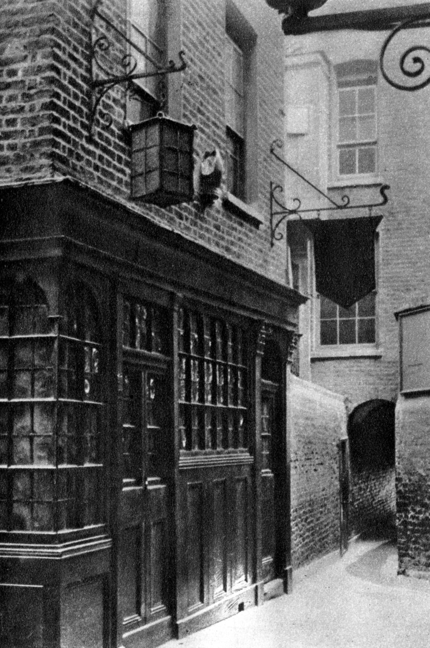 The Mitre tavern, London, 1926-1927. av Paterson