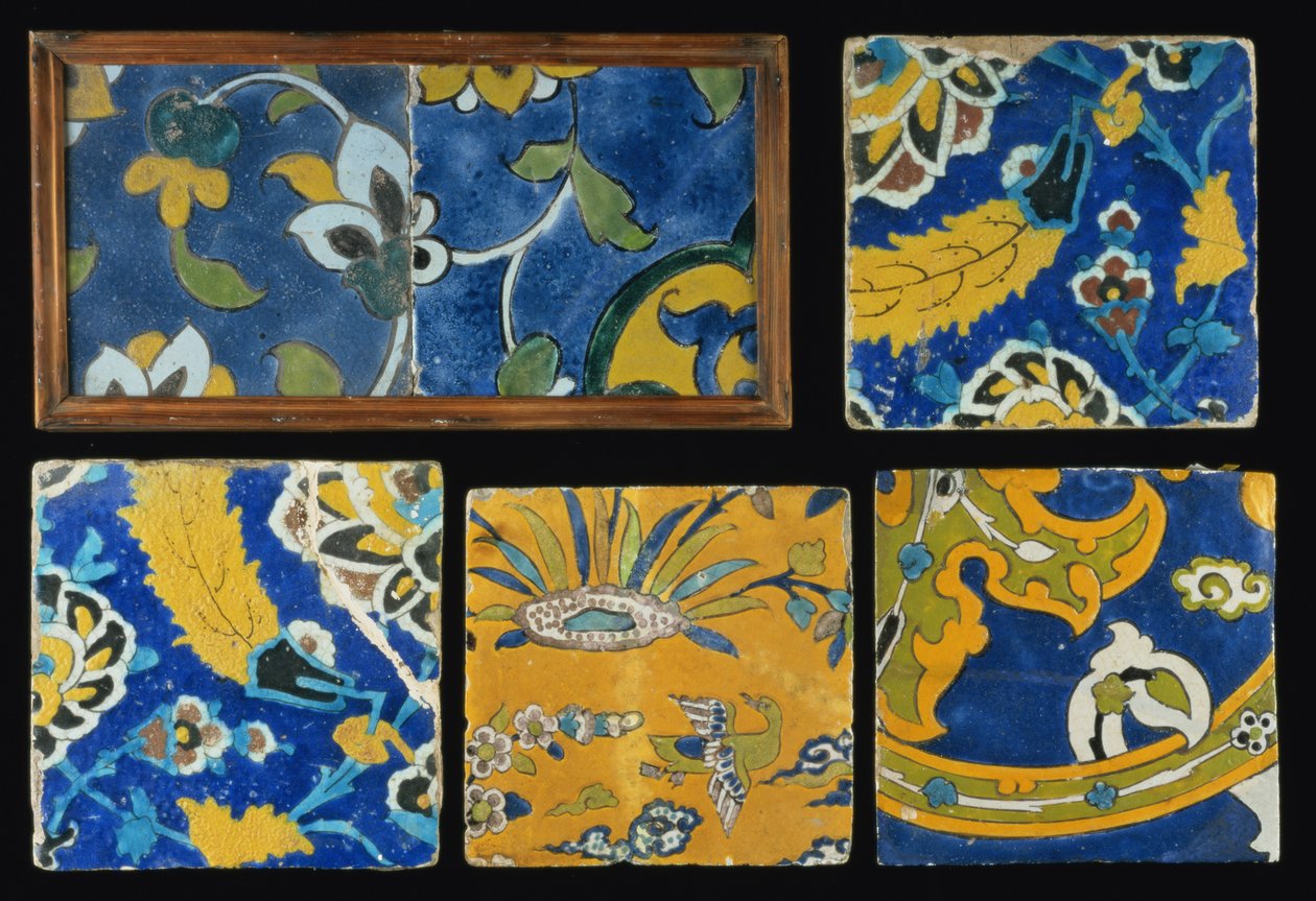 Grupp av Safavid Cuerda Seca-plattor (keramik) av Persian School