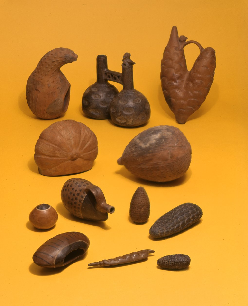 Kärl formade som grönsaker, Inca (keramik) av Peruvian School