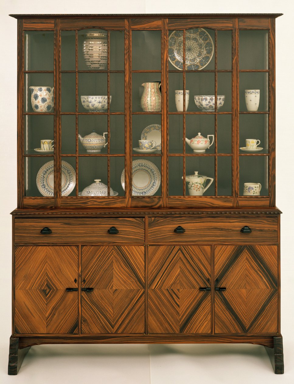 Bokhylla designad av Peter Waals (1870-1937) efter Ernest Gimson, tillverkad av Ernest Smith, 1936-7 (ebenholts) av Peter van der Waals