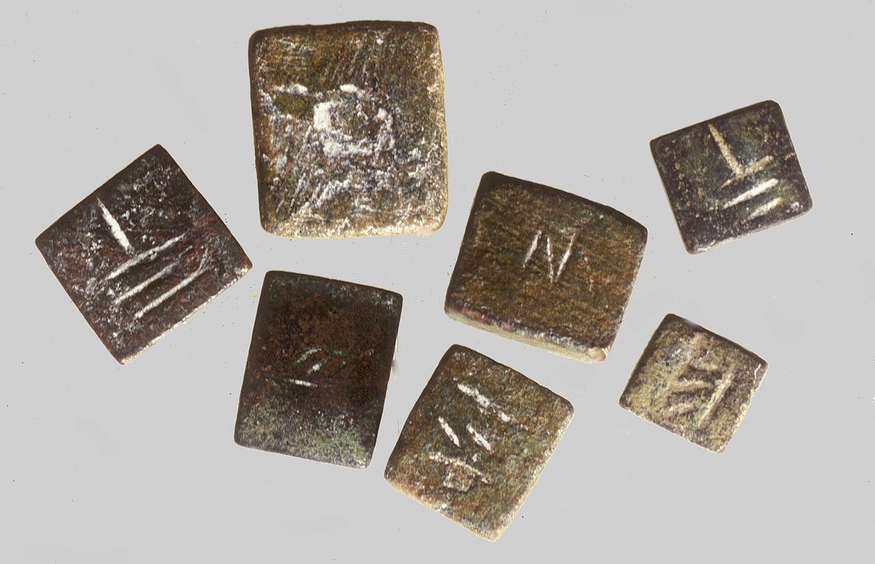 Vikter inskrivna med sin individuella vikt (brons) av Phoenician Phoenician