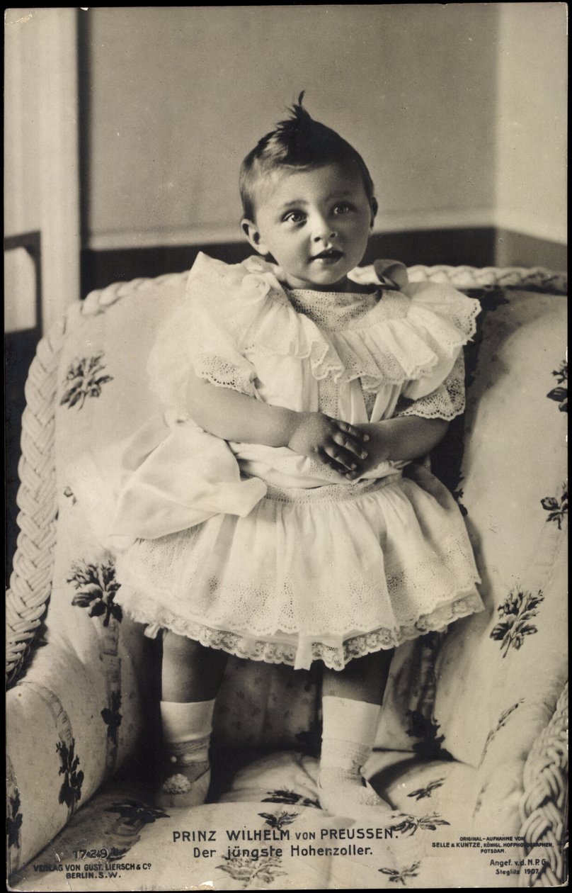 Prins William av Preussen i en fåtölj av Photographer German