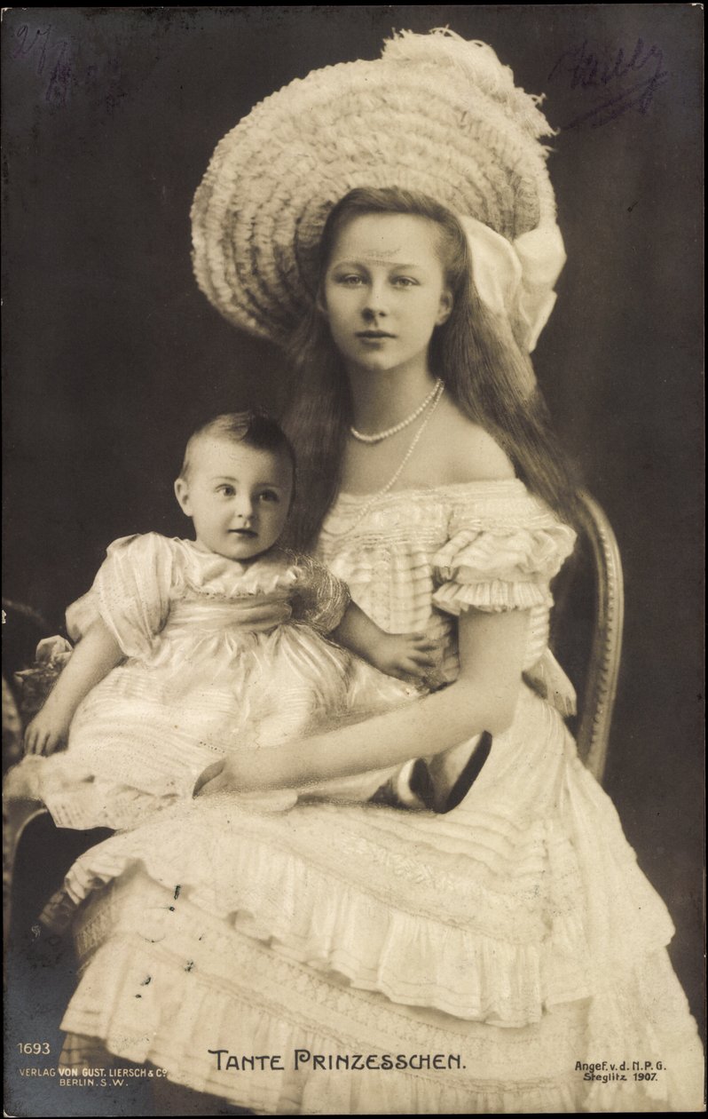 Drottning Viktoria Luise som mosterprinsessor av Photographer German