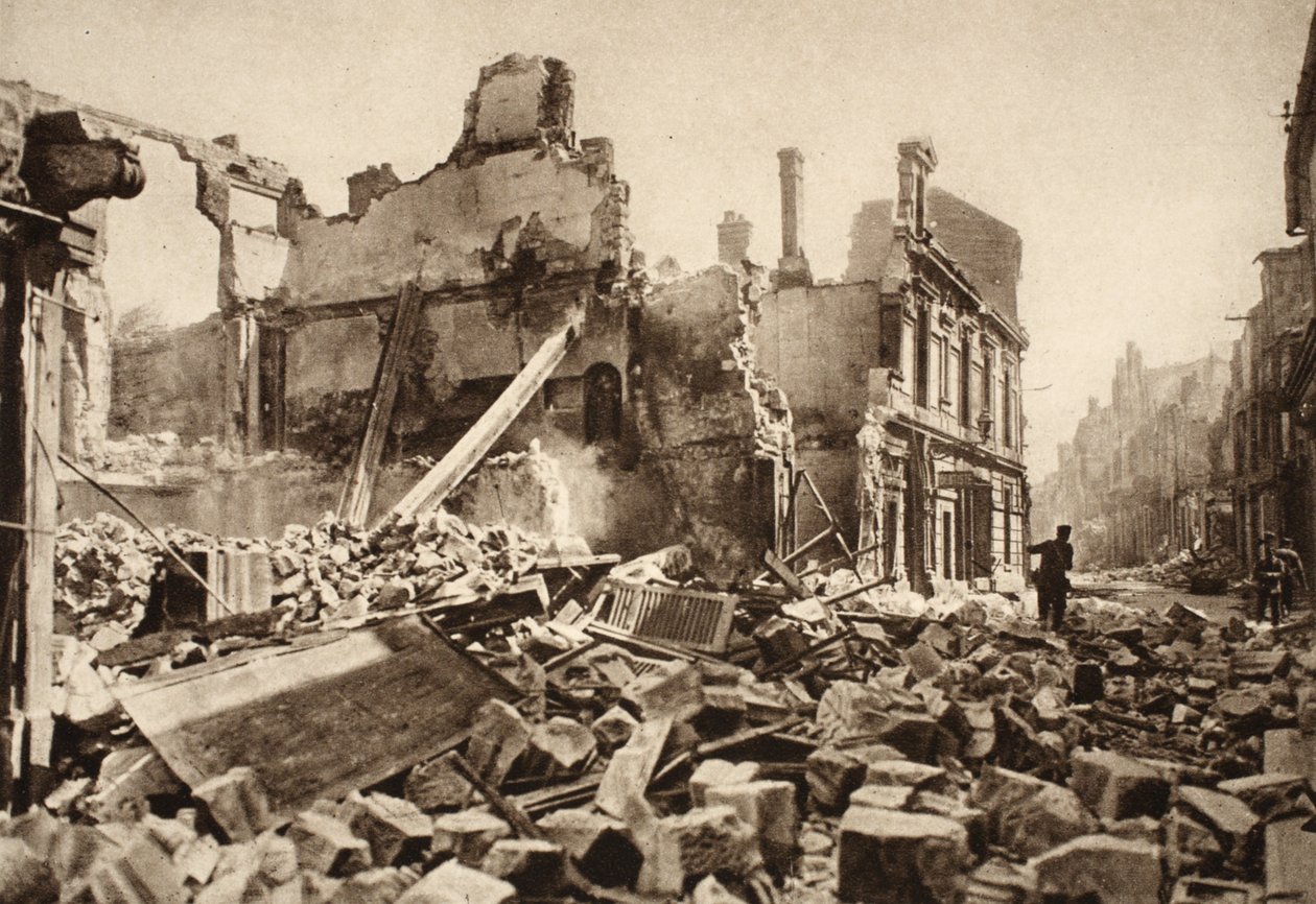 Vy över Rue St. Martin, Soissons av Photographer German