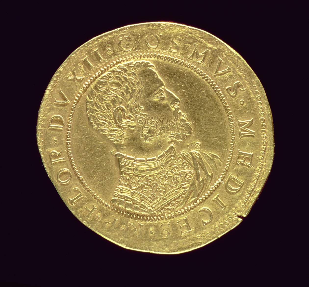 Framsidan av mynt av Cosimo I (1519-74) i rustning (guldpläterad) Inskrift: COSMVS MEDICES R P FLOR DVX II (för baksidan se 119191). av Pietro Paolo Galeotti