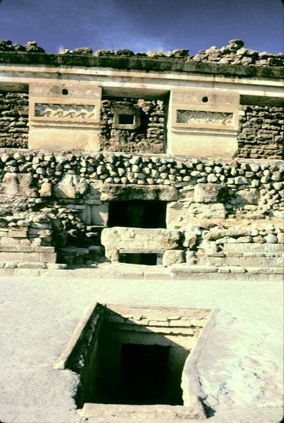 Innergård med mönstrat stenarbete av Pre Columbian Pre Columbian
