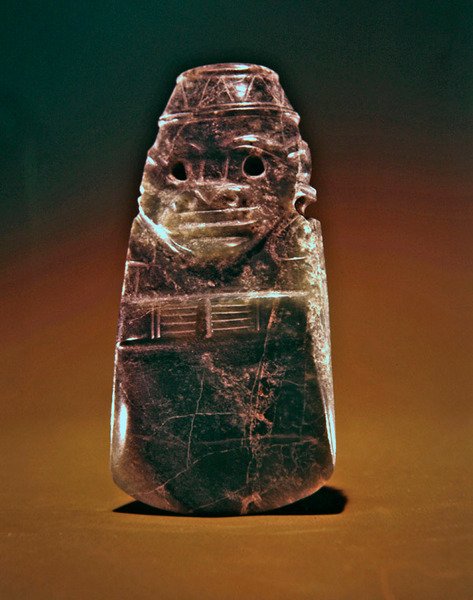 Yxgud med apliknande ansikte, från Guacimo, Linea Vieja-området (genomskinlig fläckig havsgrön jade) av Pre Columbian Pre Columbian