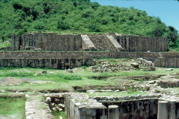 Plattformar i Center Plaza av Pre Columbian Pre Columbian