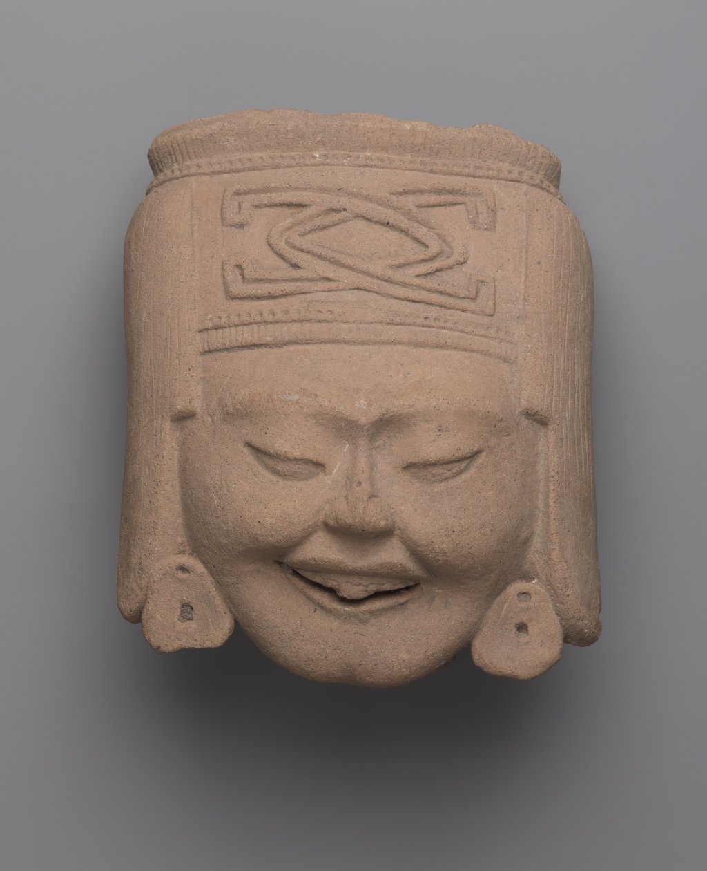 Huvud av en skrattande kvinna, Totonac (keramik) av Pre Columbian