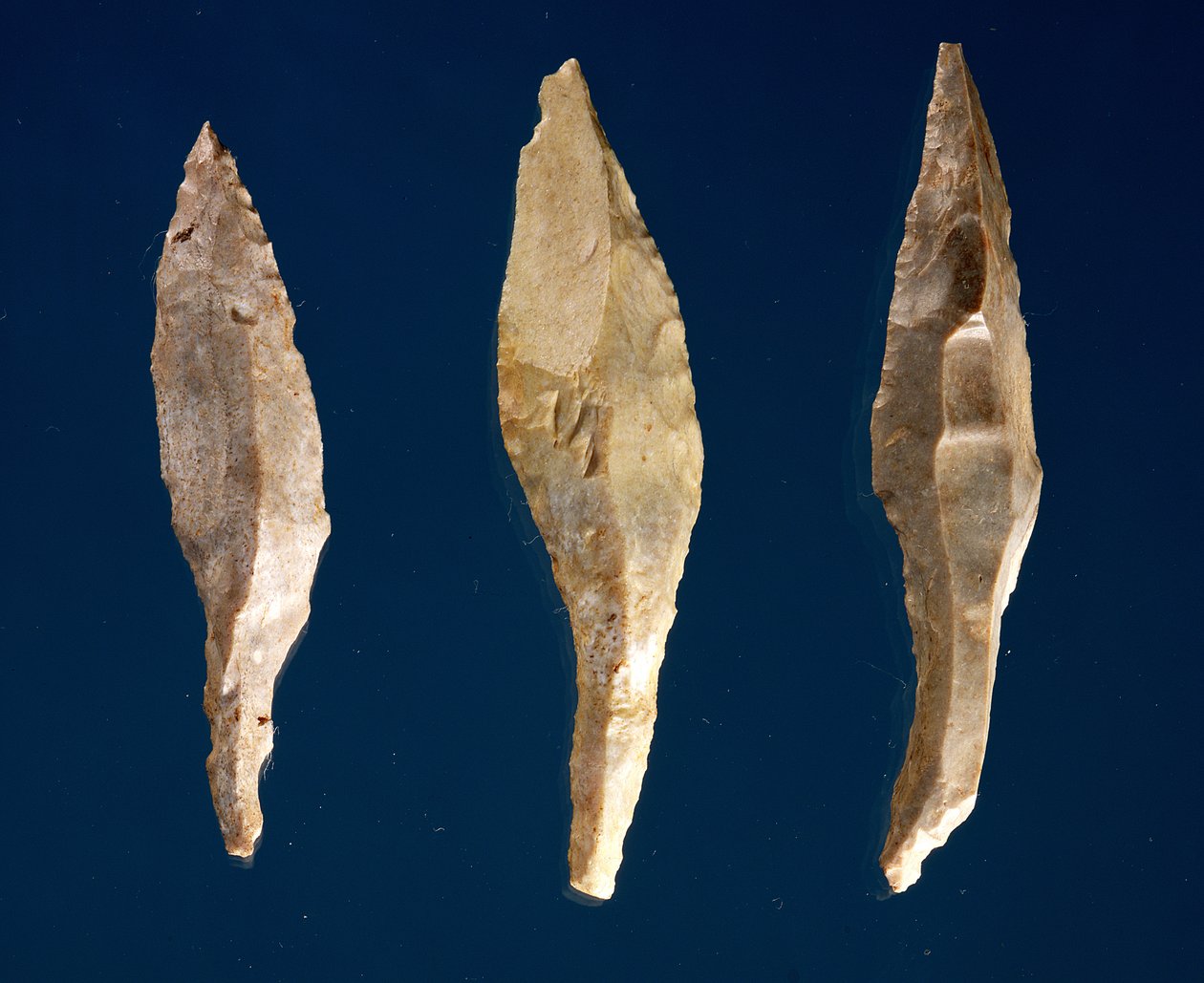 Tre pilhuvuden (flinta) av Prehistoric