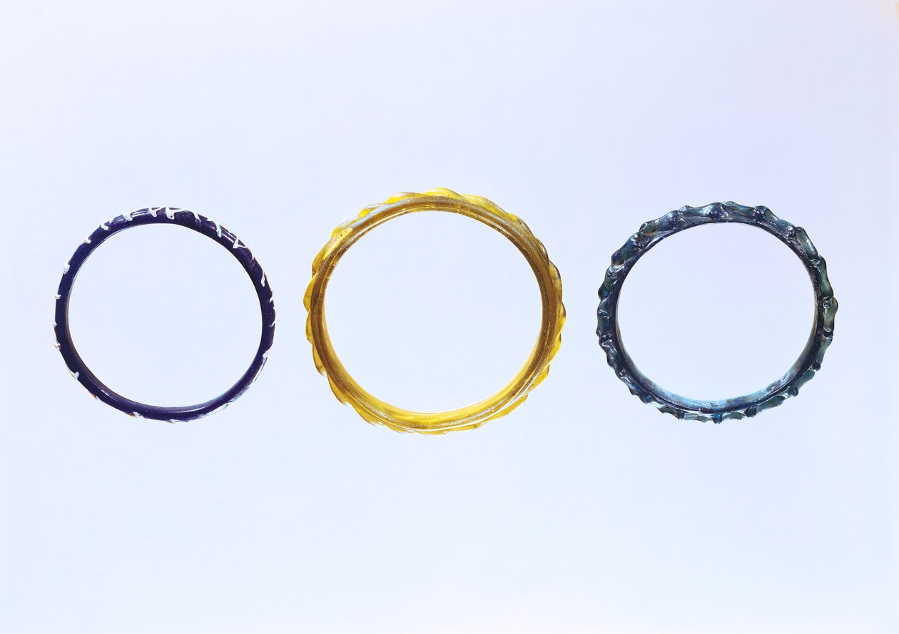 Tre armband, från Mathay-Mandeure, 200-100-talet f.Kr. (glas och emalj) av Protohistoric