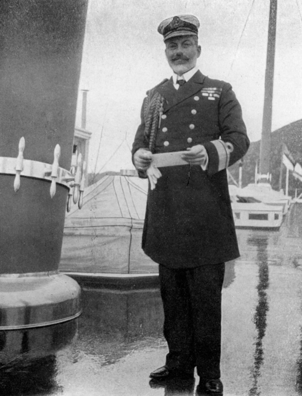 Kommodor Sir Archibald Milne 1855-1938, 1908. av Queen Alexandra