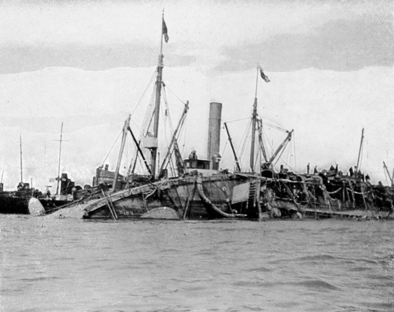 Resandet av HMS Gladiator, 1908. av Queen Alexandra