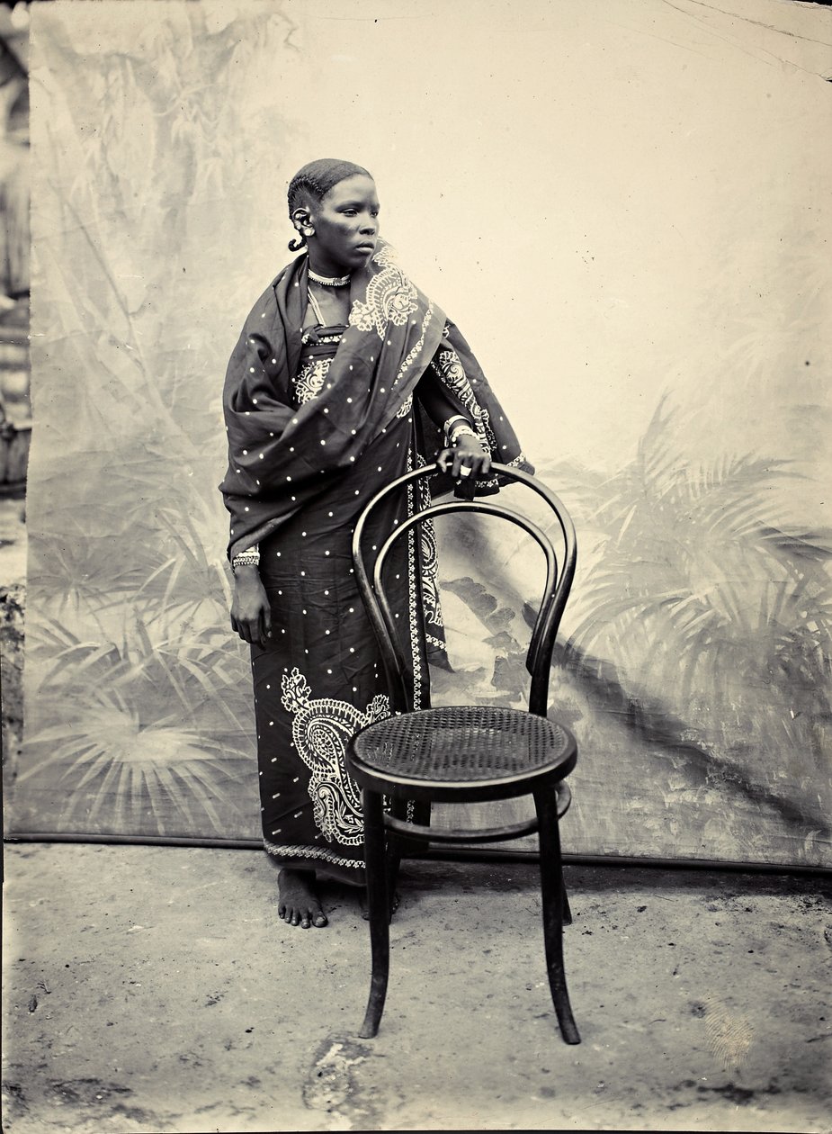 Swahili kvinna (silvertryck av gelatin) av R. V. Pereira