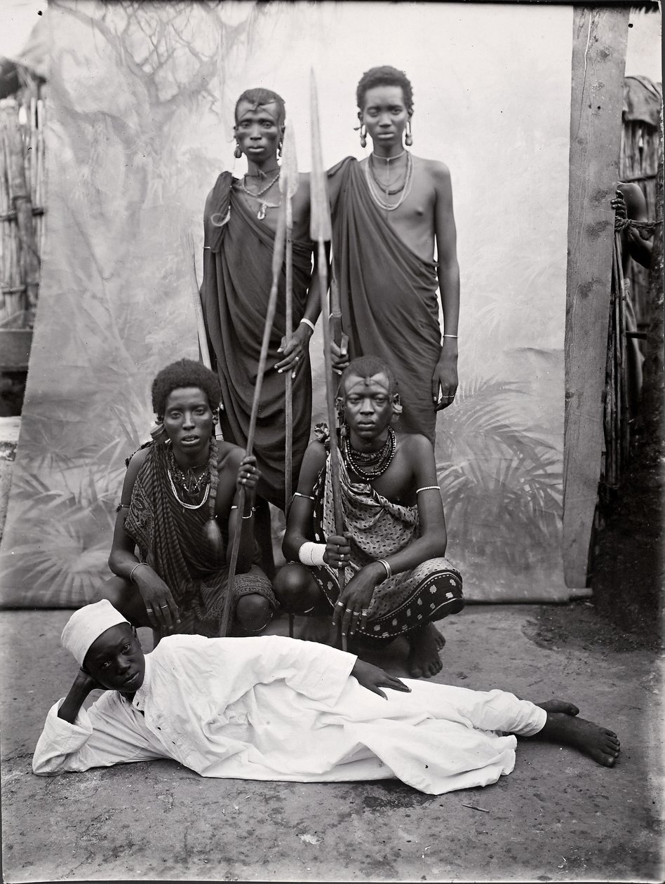 Maasai warriors (gelatin-silvertryck) av R. V. Pereira