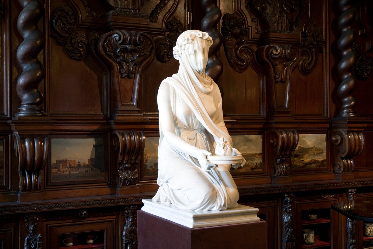 Beslöjad vestaljungfru (marmor) av Raffaello Monti
