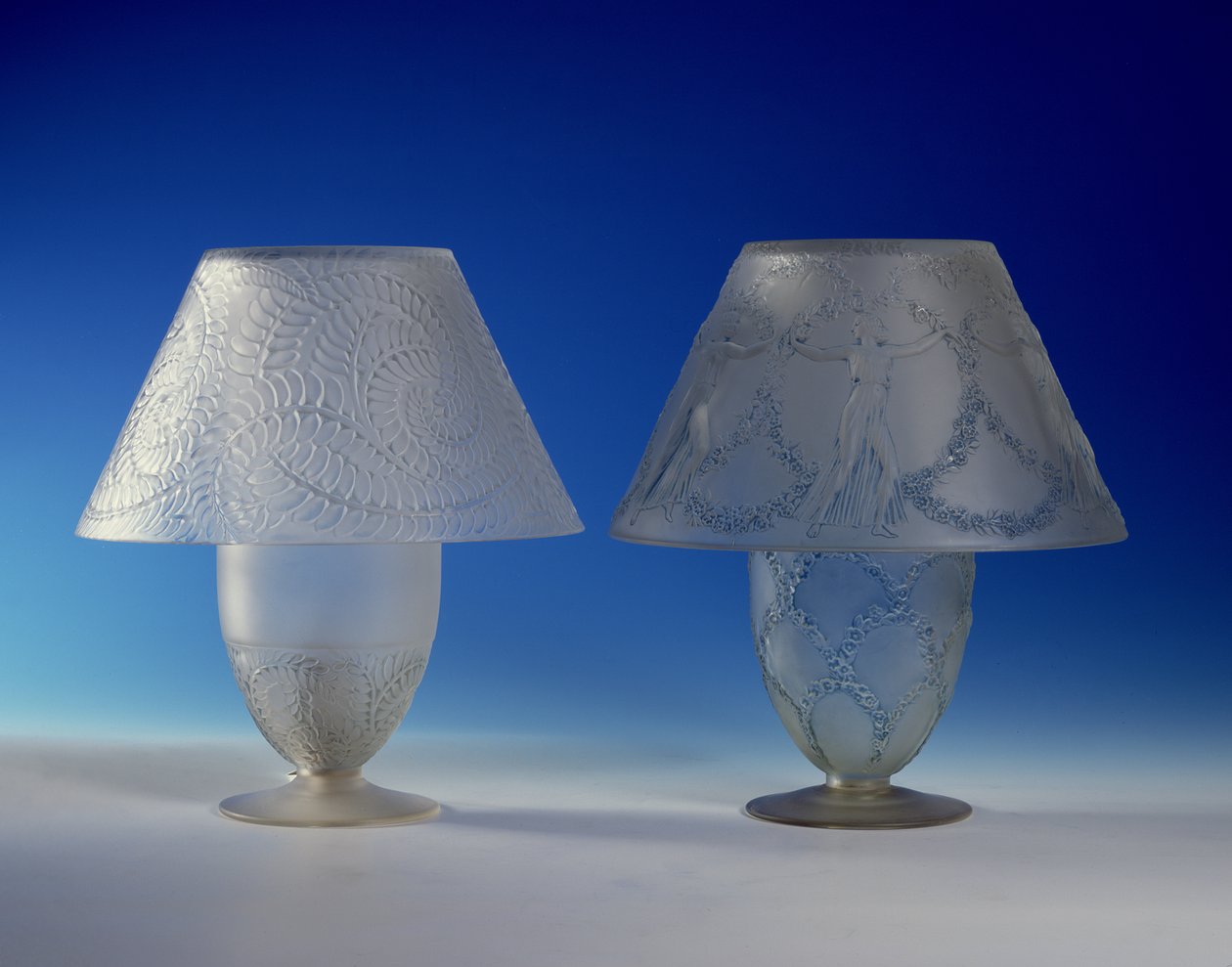 Feuillages frostade bordslampor (glas) av Rene Jules Lalique