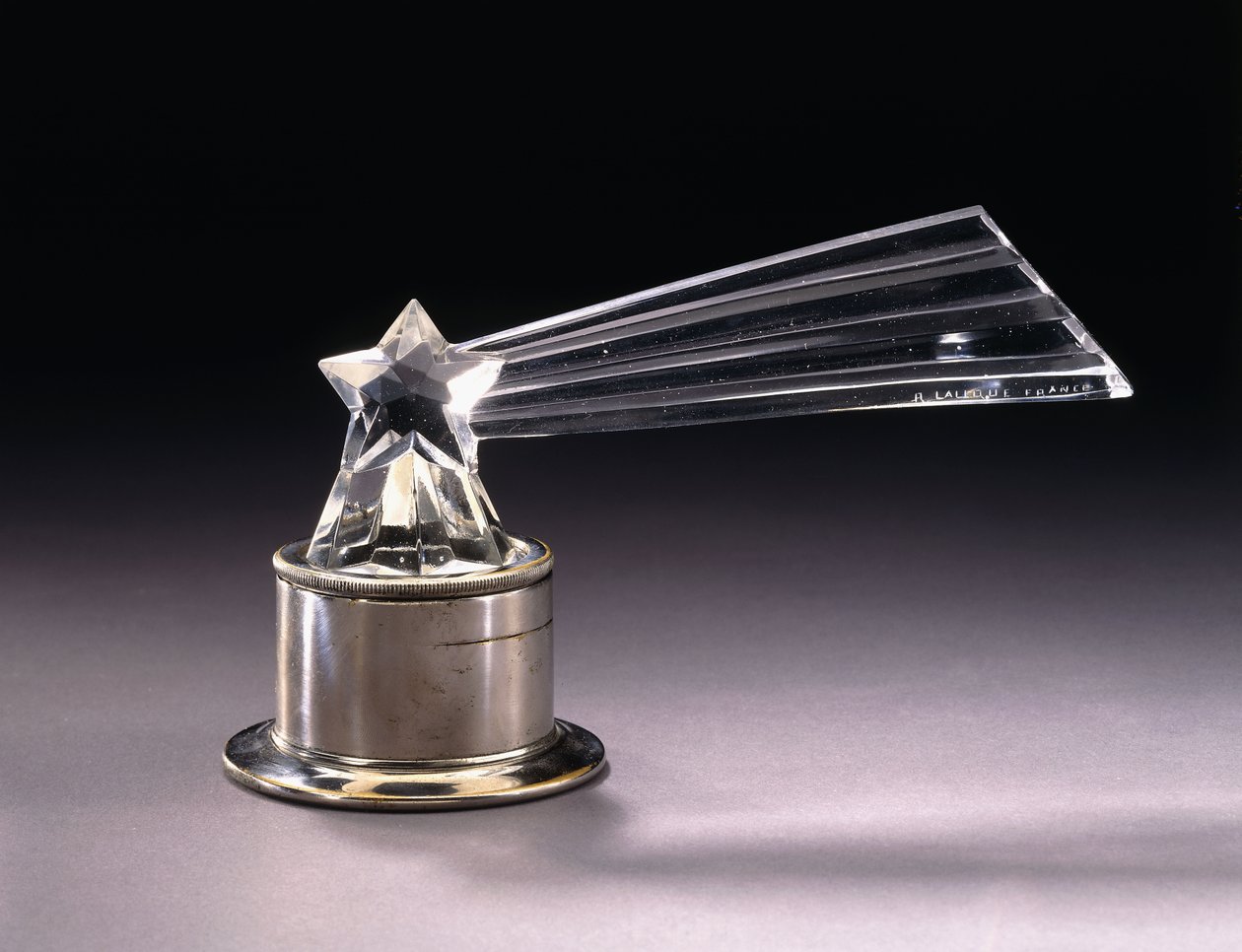 Comete, ca 1925 (klart frostat glas) av Rene Jules Lalique