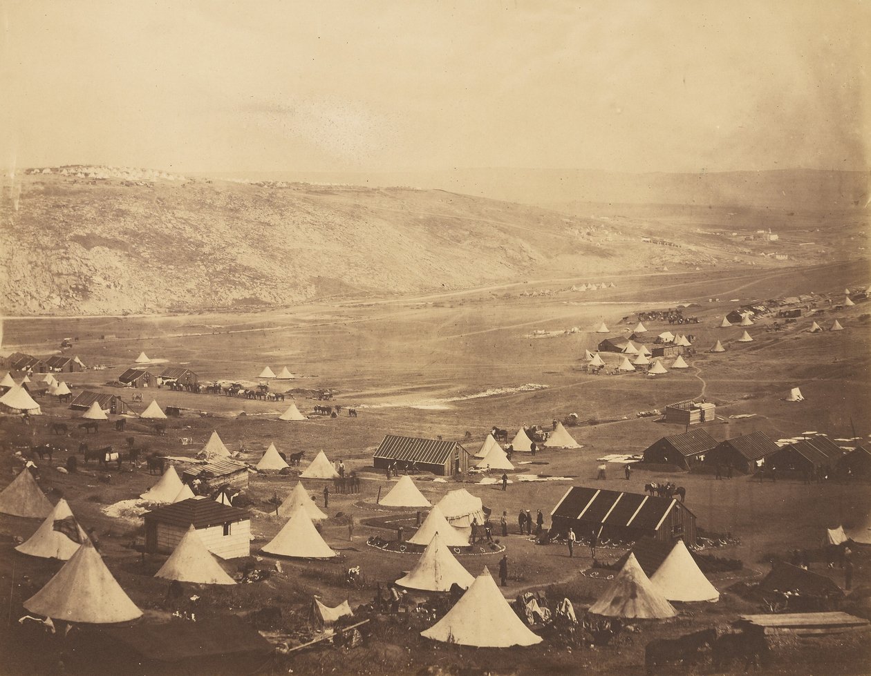 Kavallerilägret, med utsikt mot Kadikoi. av Roger Fenton