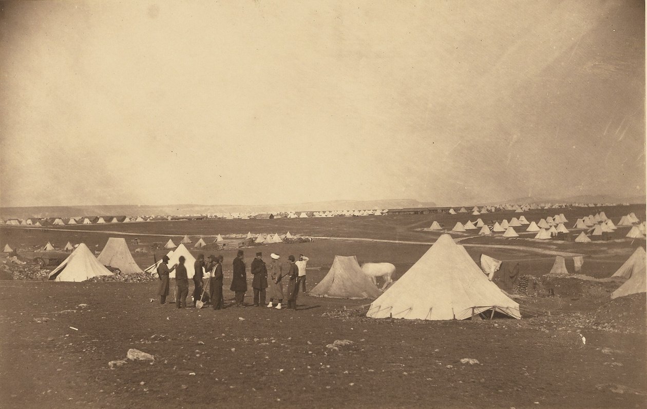 General Bosquets Quarters med utsikt mot Mackenzie Farm. av Roger Fenton