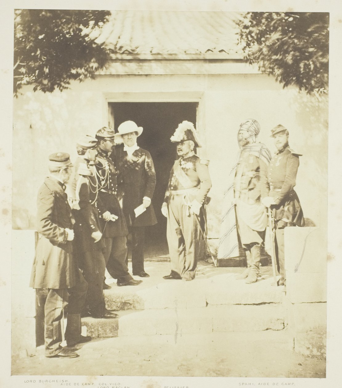 Gruppen på huvudkontoret av Roger Fenton