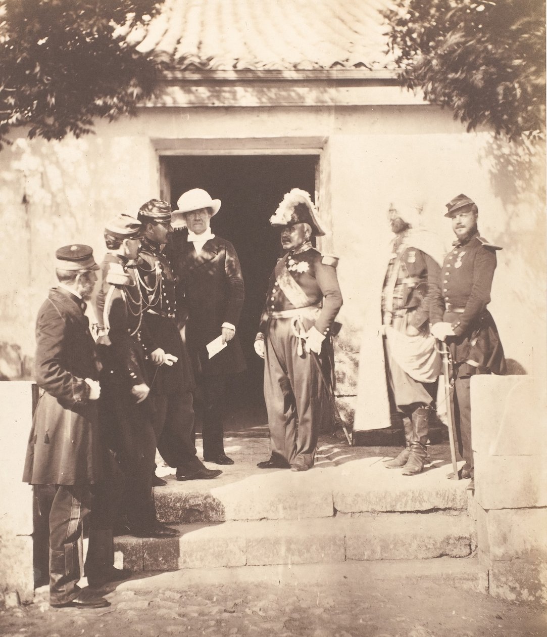 Grupp vid huvudkontoret, 1855. av Roger Fenton