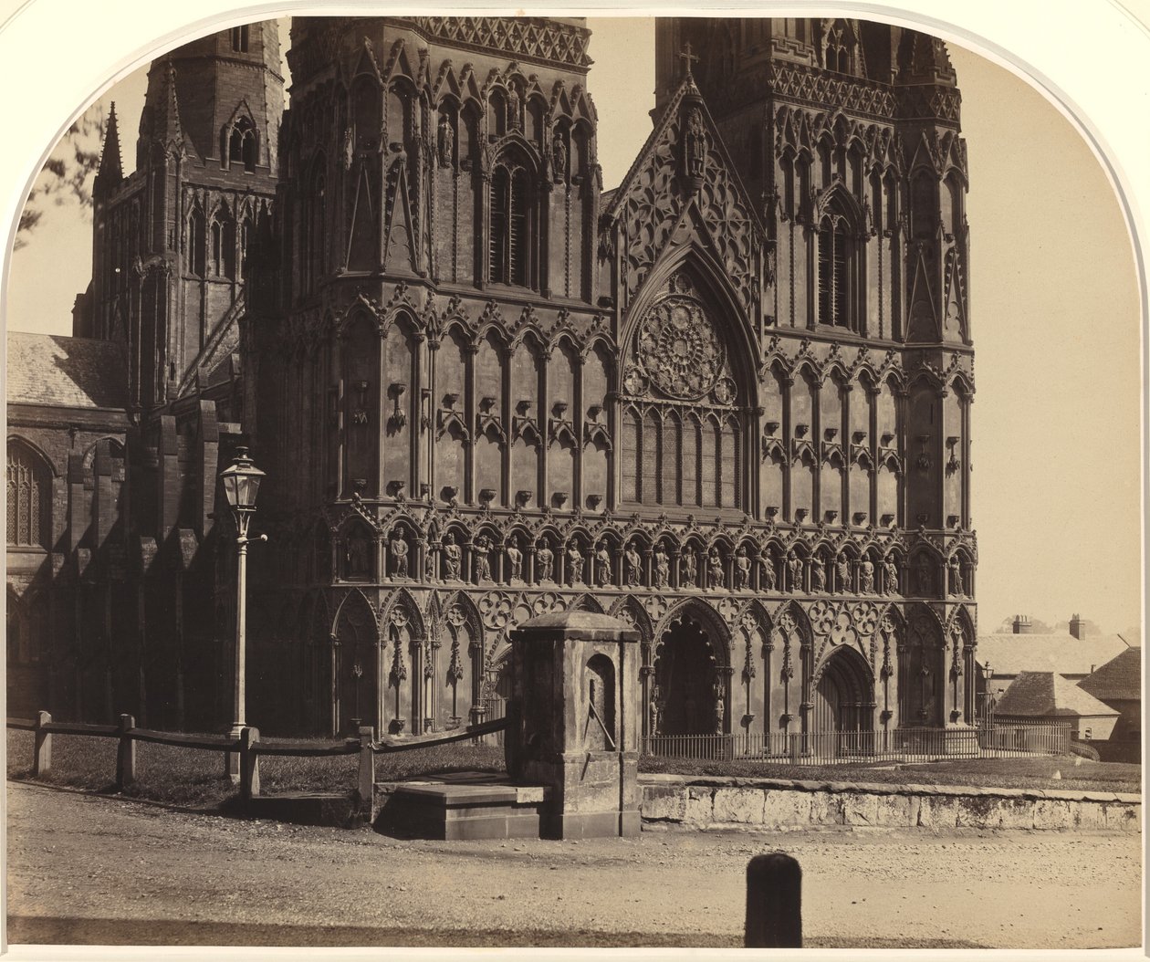Lichfield Cathedral från nordväst av Roger Fenton