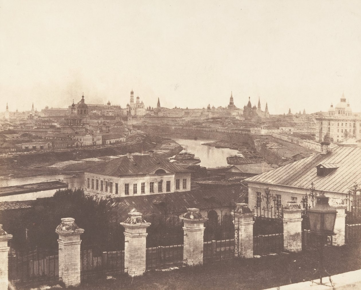 Moskva, Kreml i fjärran, 1852. av Roger Fenton