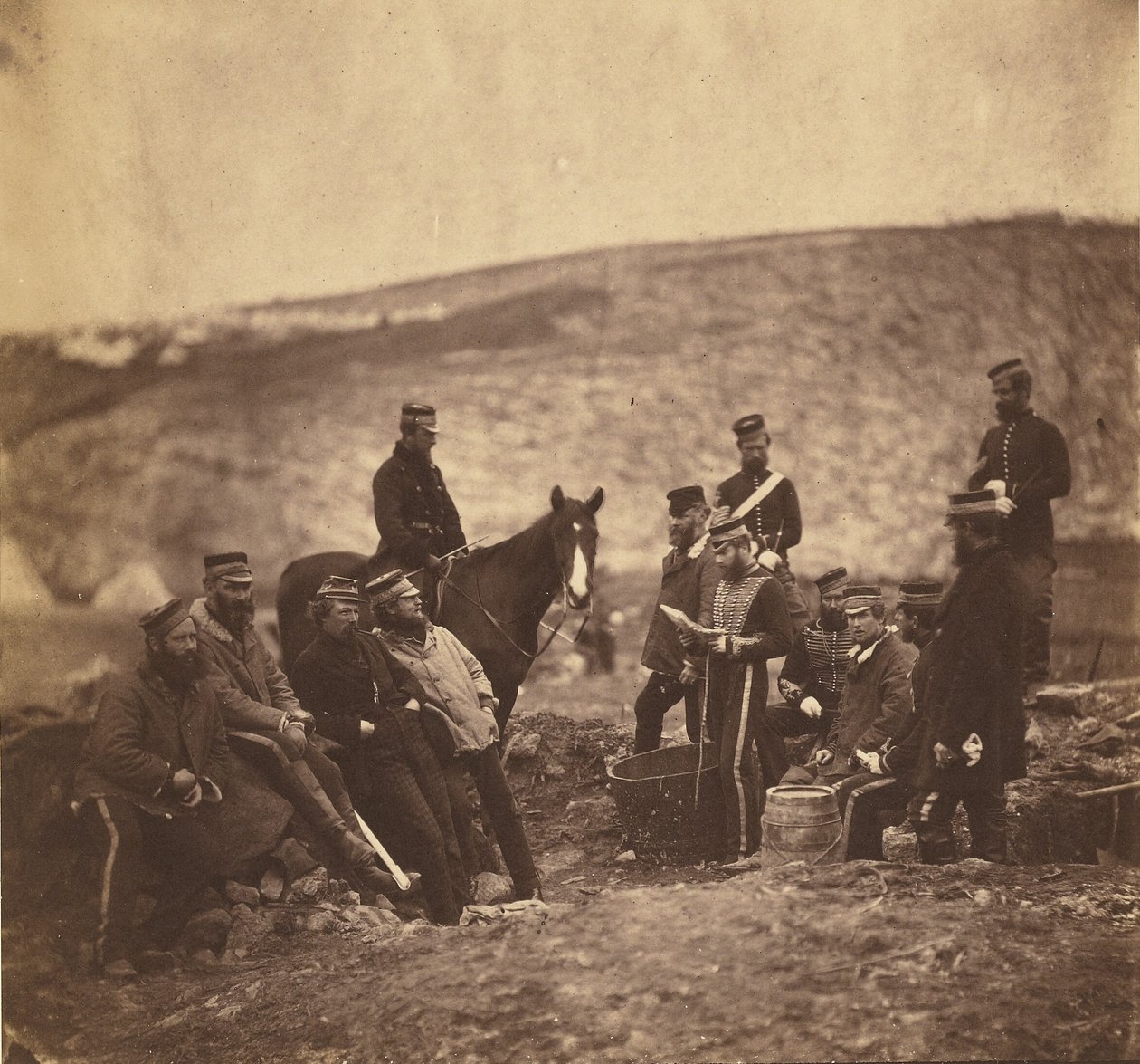 Officerare och manskap från 8:e husarregementet. av Roger Fenton