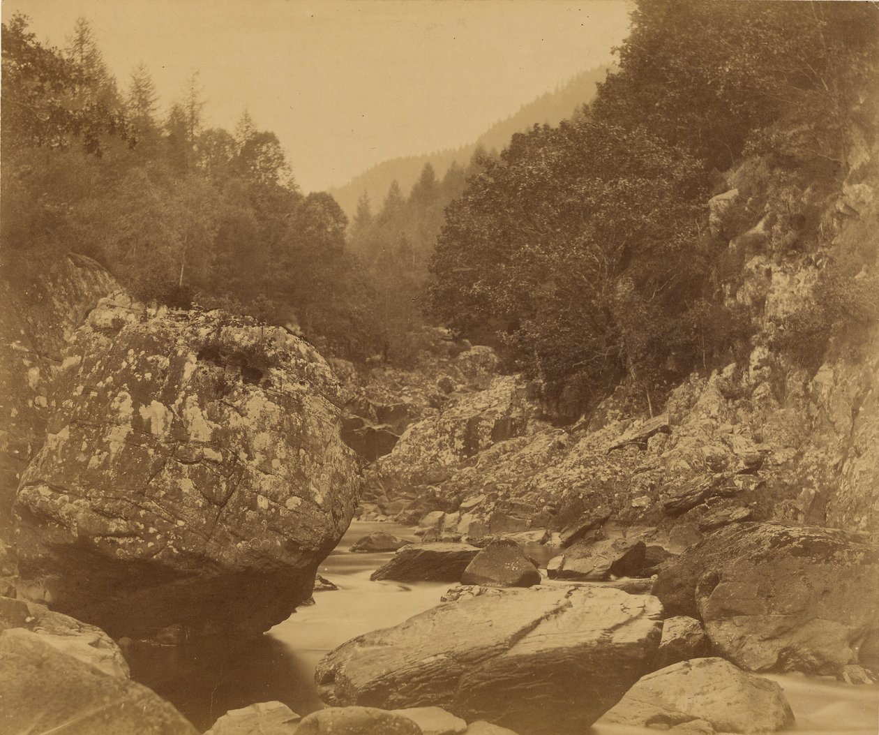 Stenar i Lwgwy: Bettws-y-Coed. av Roger Fenton