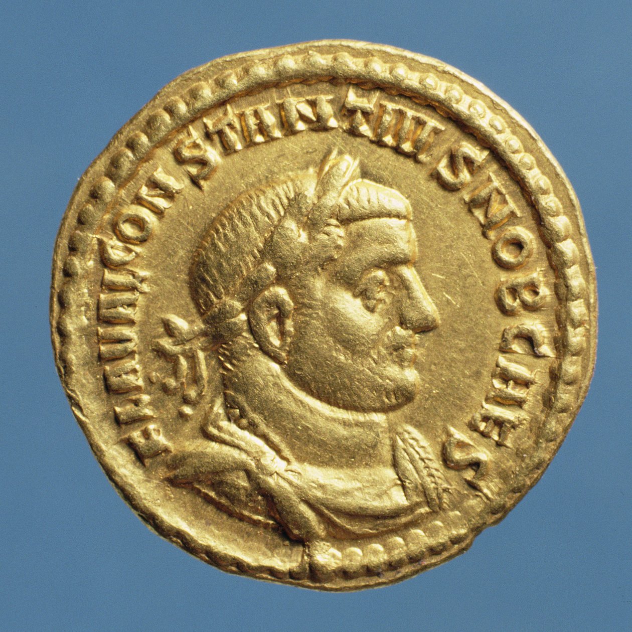 Aureus (framsidan) av Constantius I (Chlorus) Caesar (294-305) Augustus (305-306) Inskription: FLA VAL CONSTANTIVS NOB CAES (guld) av Roman