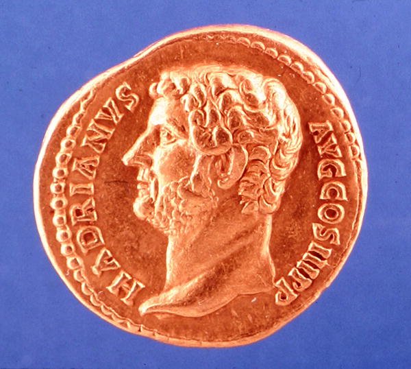 Mynt föreställande kejsar Hadrianus (guld) av Roman