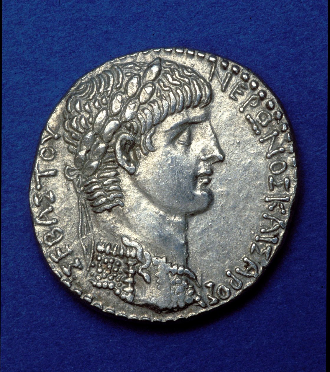 Kejsar Neros mynt (metall) av Roman