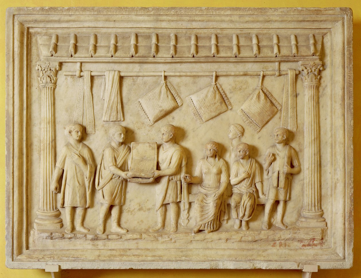 Kudd- och mjukinredningsbutik i Italien under augustiperioden (marmor) av Roman