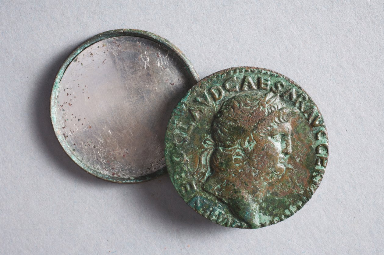 Spegel av två mynt av Nero (brons) av Roman
