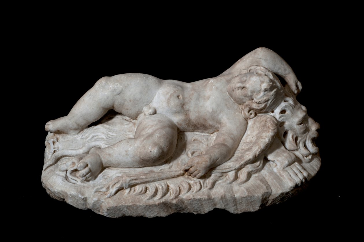 Sovande Eros (marmor) av Roman