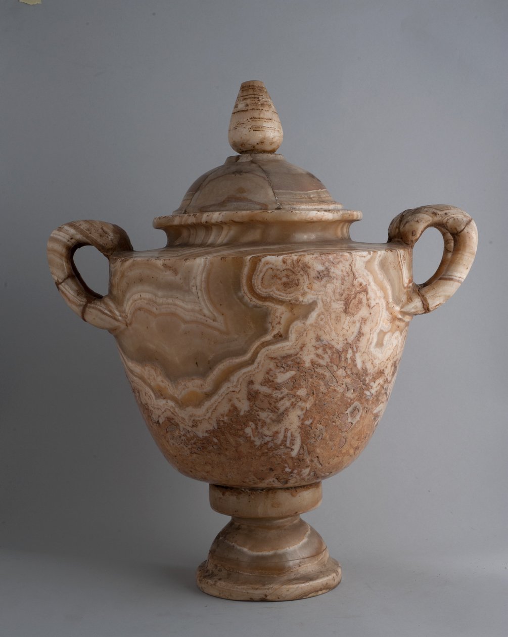 Urna (alabaster) av Roman