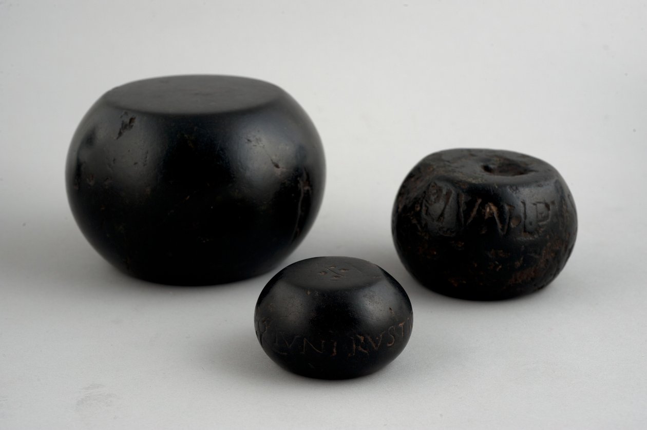 Vikter (basalt) av Roman