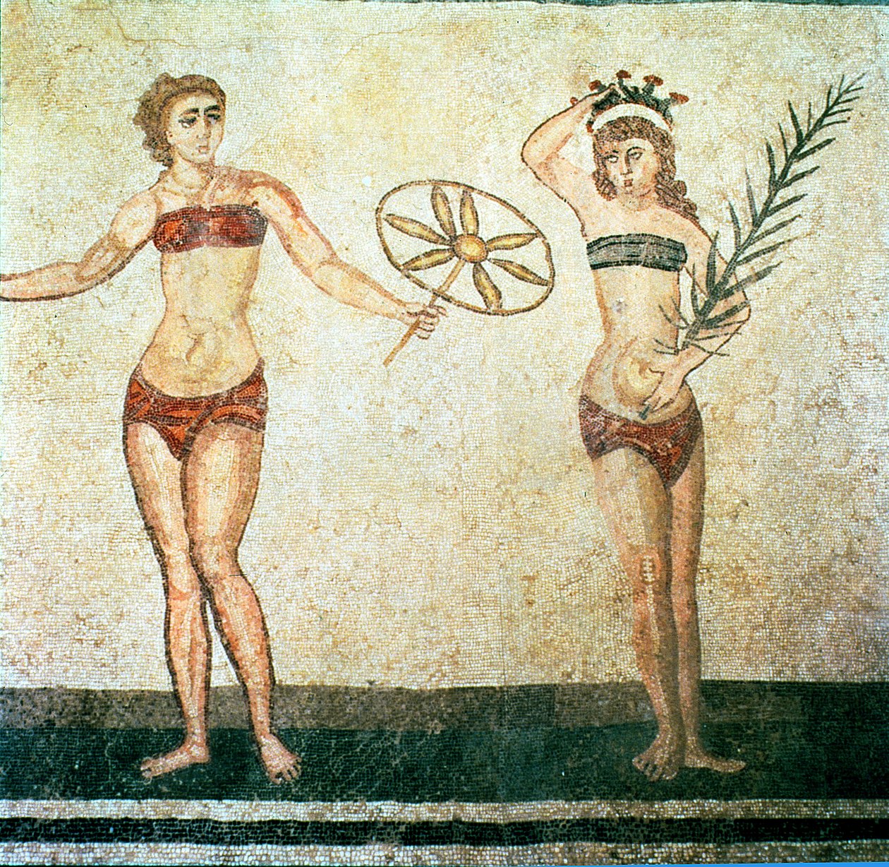 Kvinnor i "bikini", från Room of the Ten Dancing Girls (mosaik) av Roman