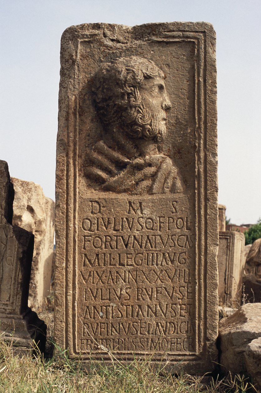 Stela med en profil och en text av Roman Imperial Period