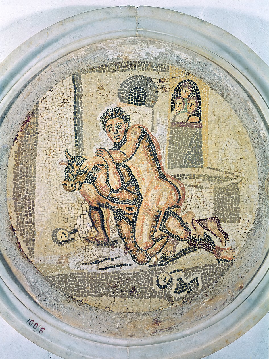 Theseus brottas med Minotaurus i labyrinten (mosaik) av Roman Imperial Period