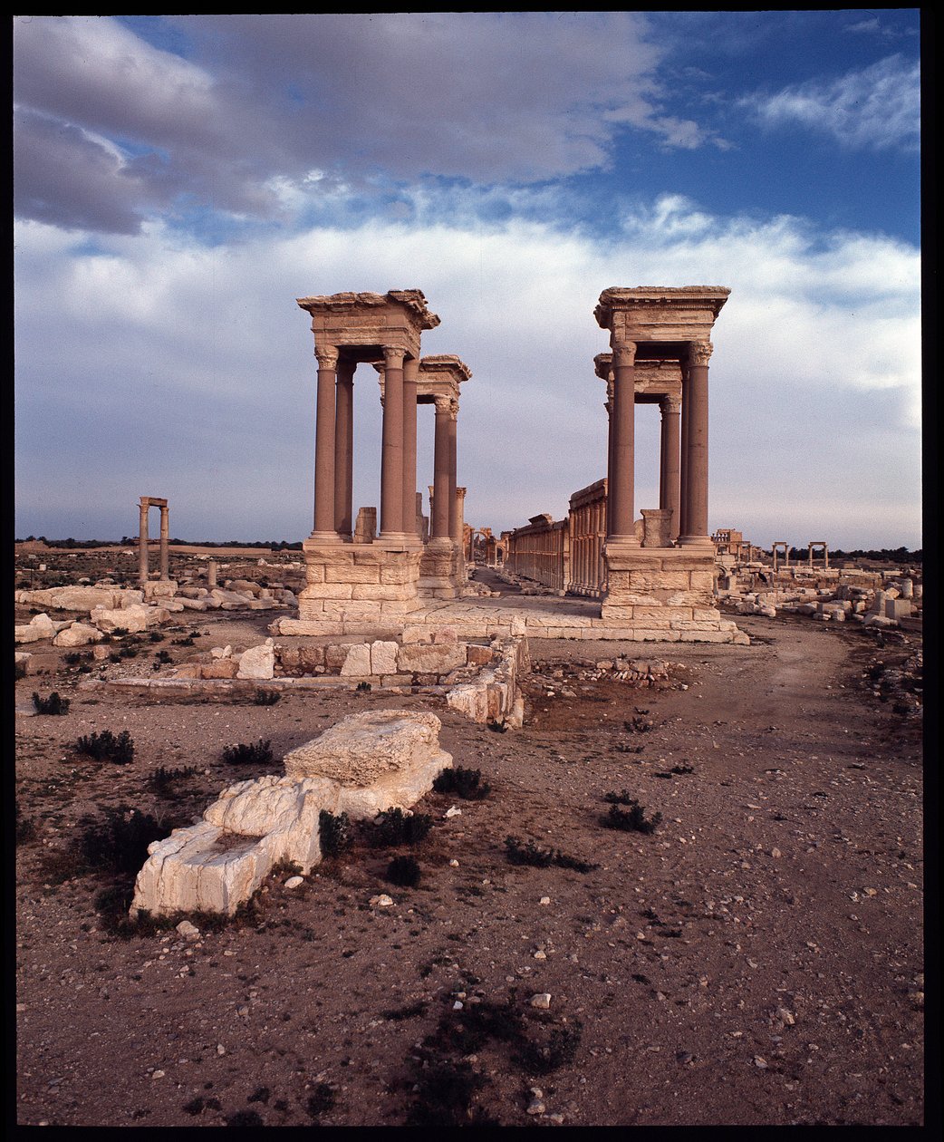 Utsikt över Tetrapylon (fotografi) av Roman