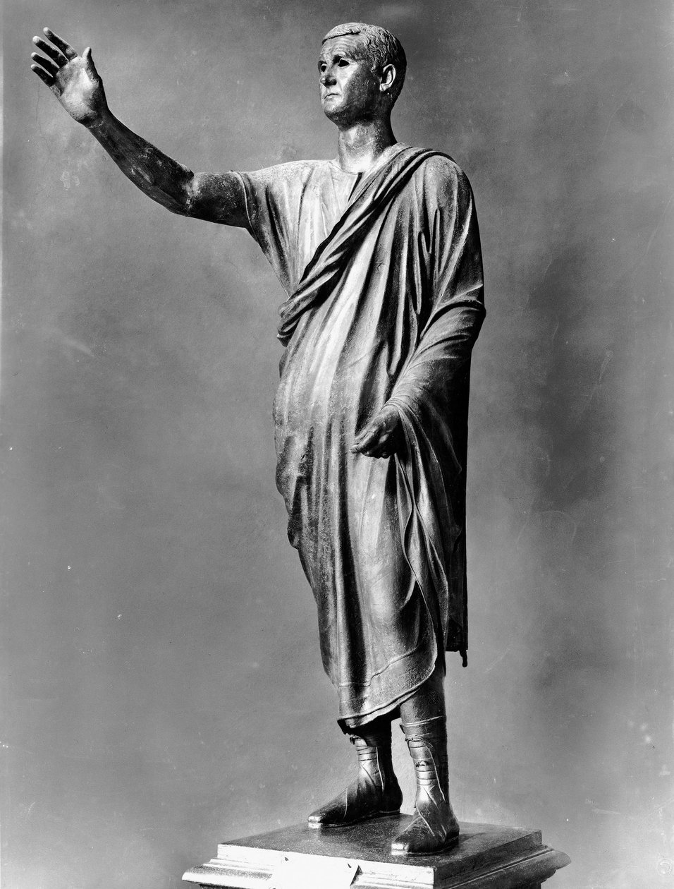Staty av en romersk talare (brons) av Roman Roman
