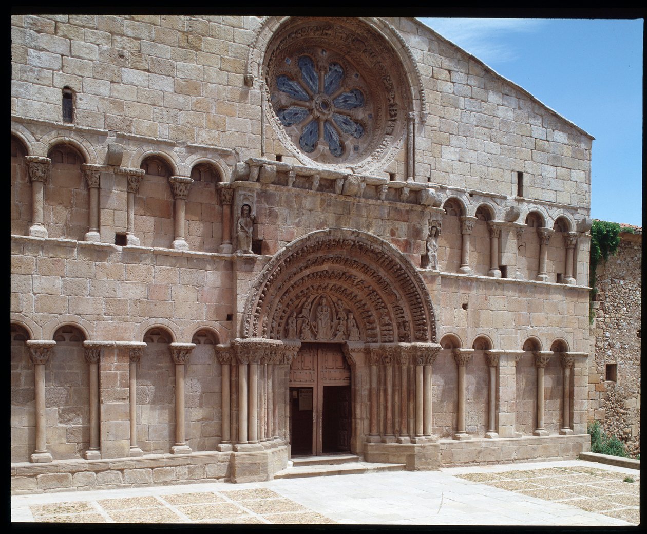 Vy över St Dominic kyrkan av Romanesque