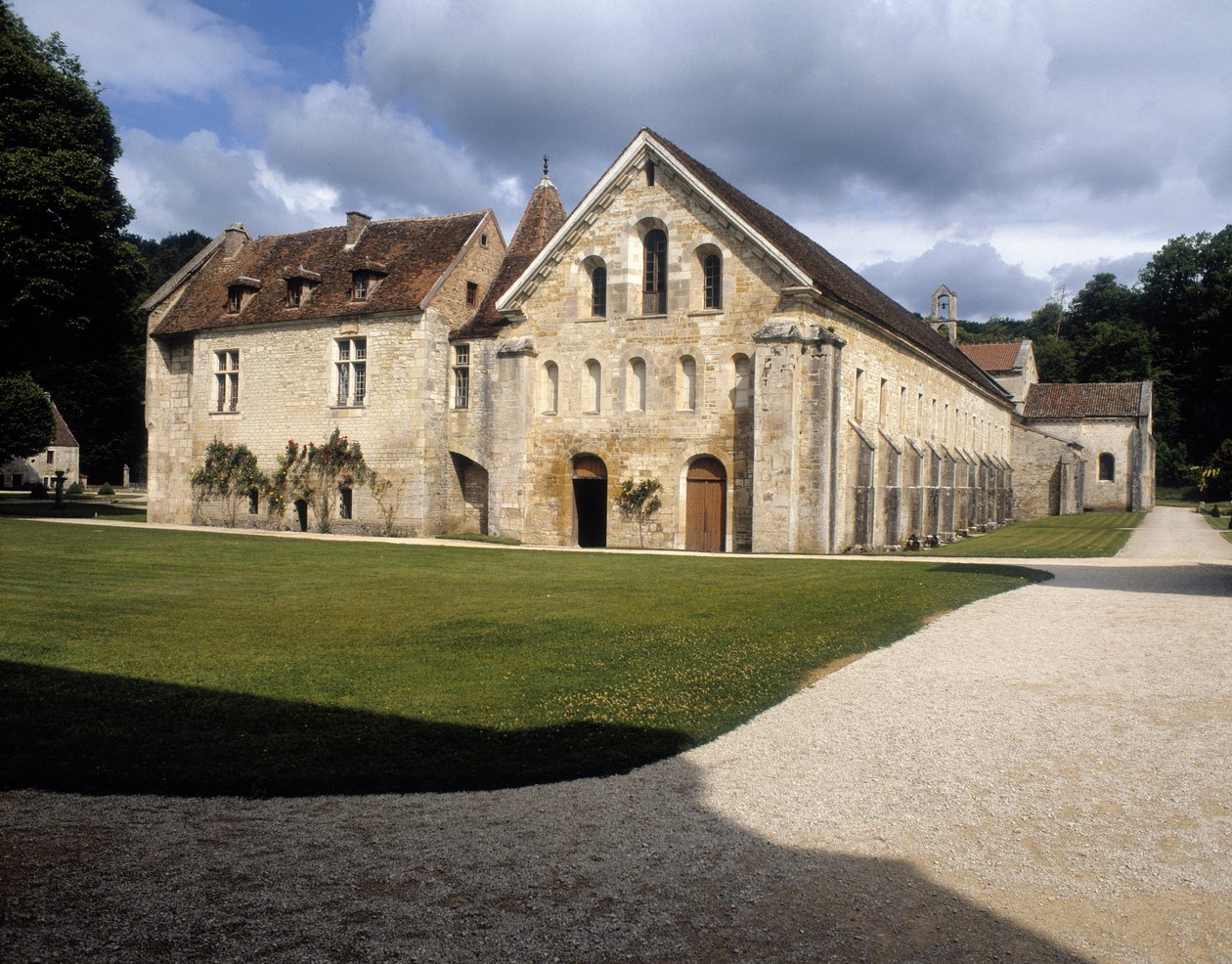 Utsikt över fängelse, scriptorium och kapitelhus av Romanesque