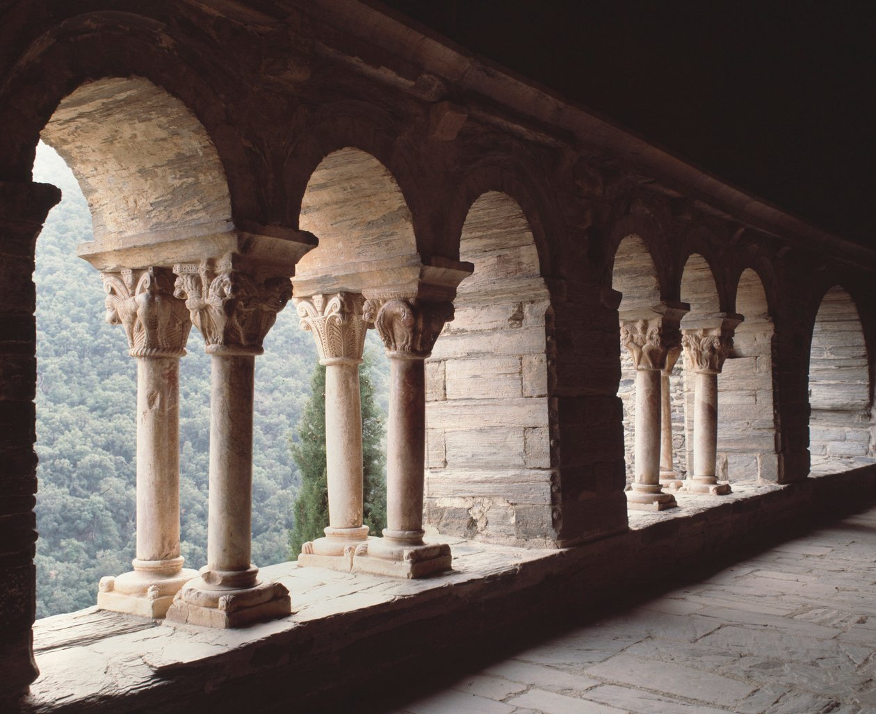 Utsikt över Priory av Romanesque