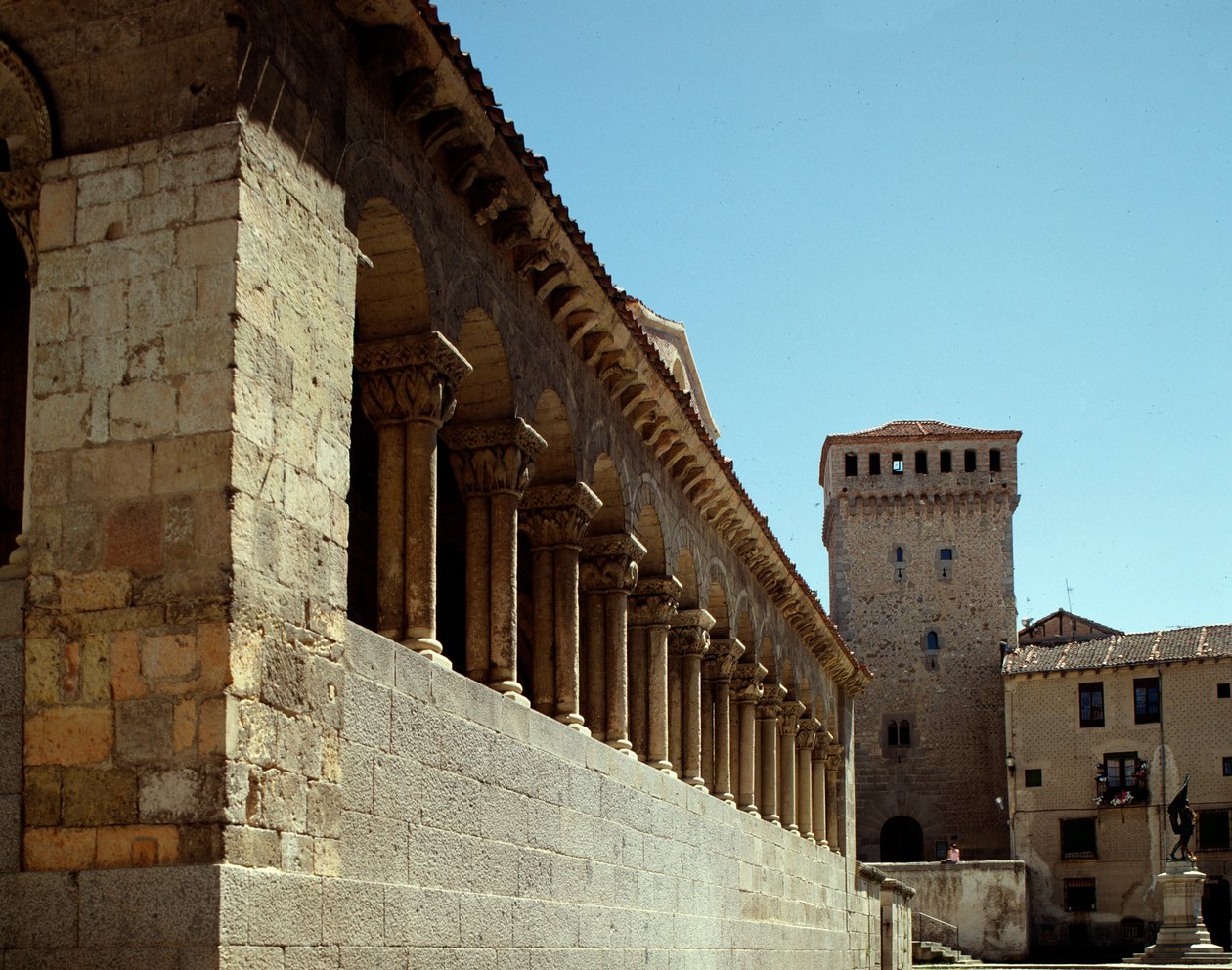 Utsikt över kyrkan av Romanesque
