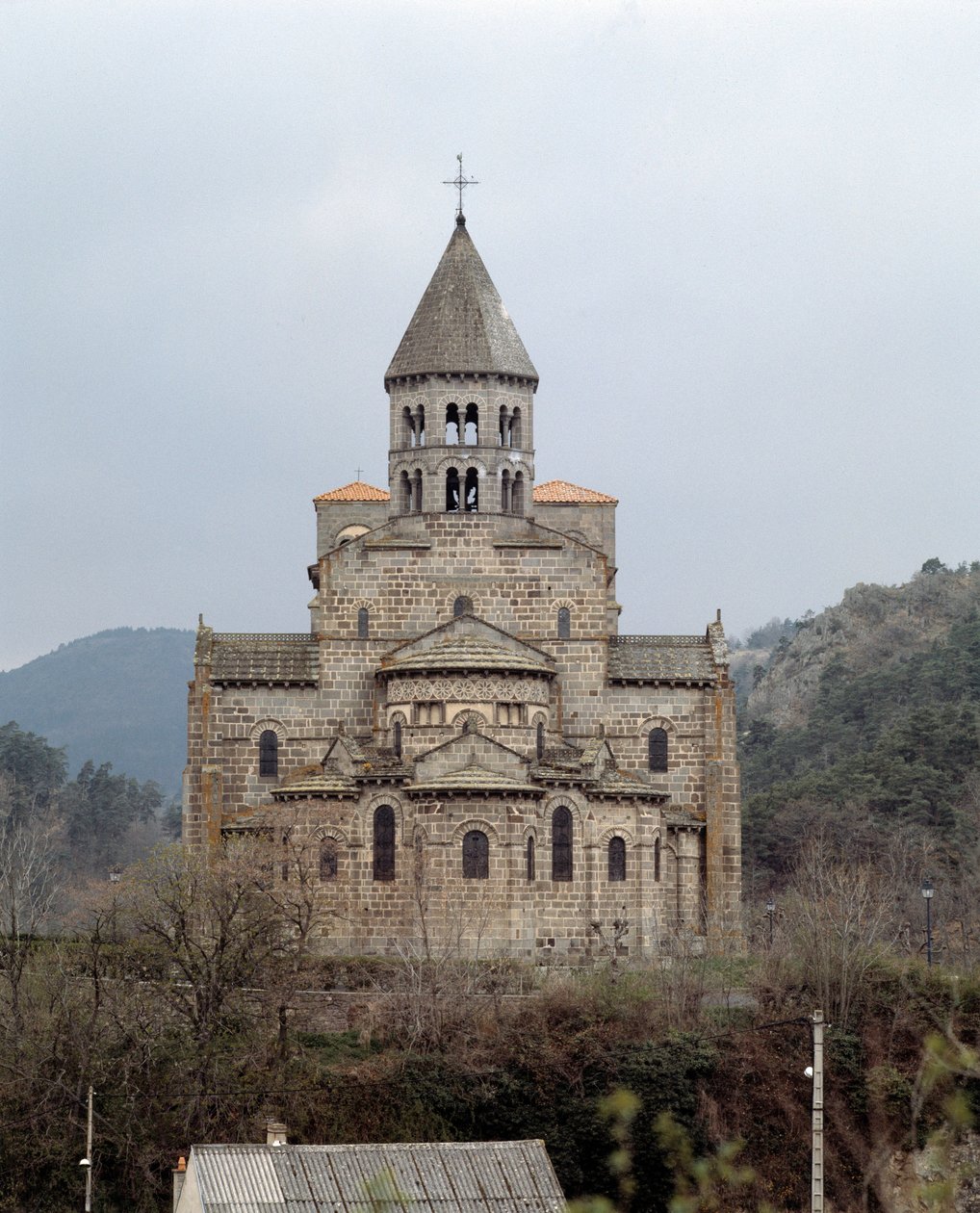 Utsikt över kyrkan av Romanesque