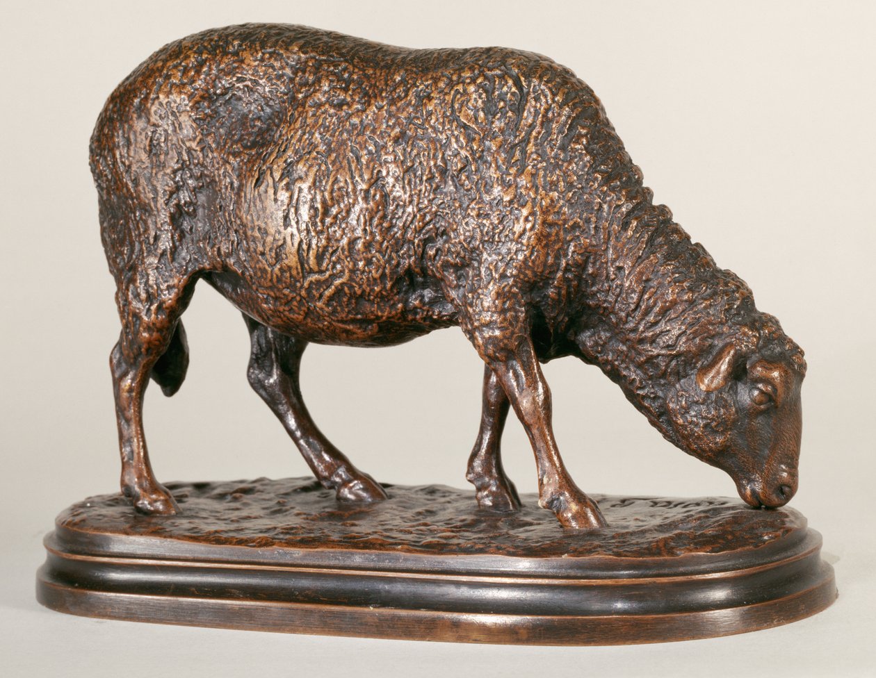 Ett betande får (brons) (framsidan av 226301) av Rosa Bonheur