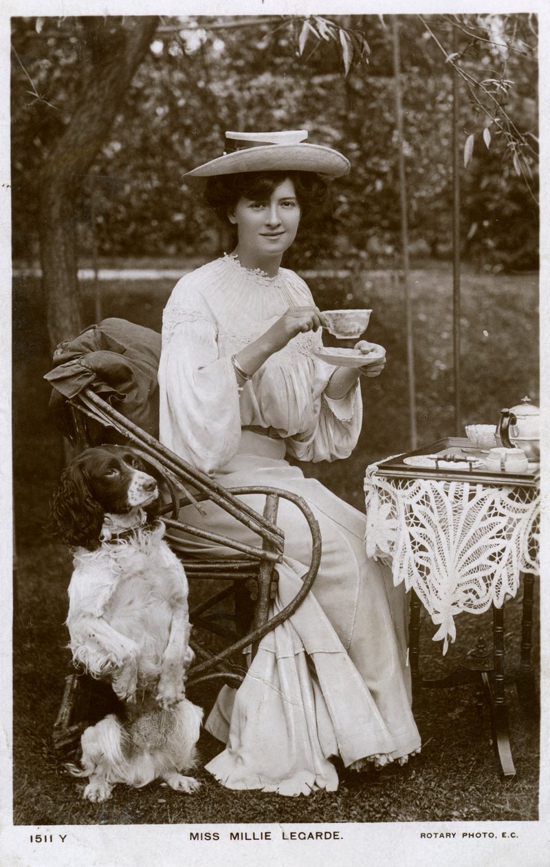 Millie Legarde, engelsk skådespelerska, c1906. av Rotary Photo